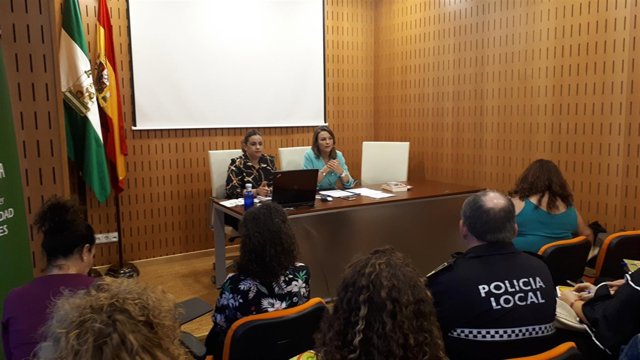 Jornada de formación sobre mujeres jóvenes víctimas de violencia de género.
