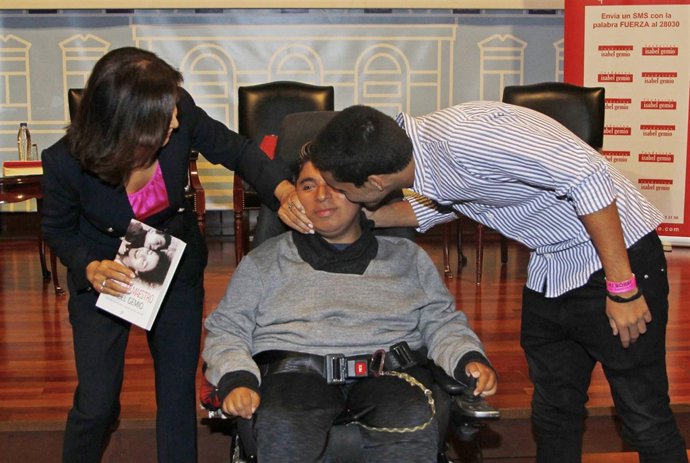 ISABEL GEMIO EN LA PRESENTACIÓN DE SU LIBRO