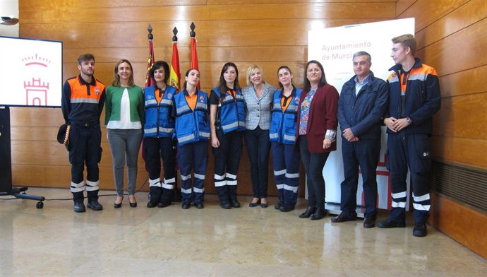 Consejera y concejalas con miembros Unidad y PC                            