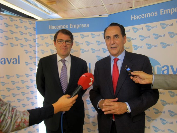 Fernandez Mañueco y José Rolando Álvarez, en Iberaval.                 