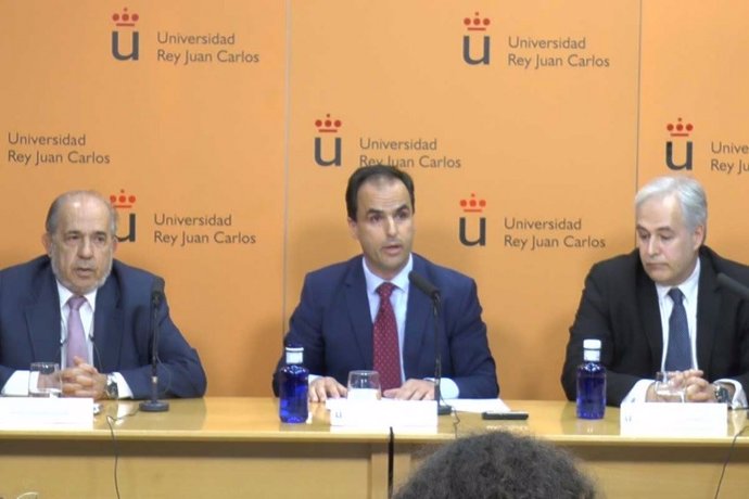 El rector de la URJC y los profesores del Máster en rueda de prensa