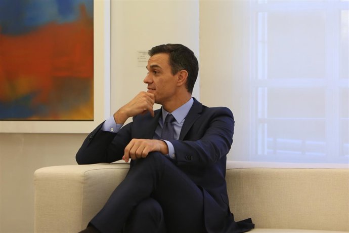Pedro Sánchez recibe al fundador del Foro Davos, Klaus Scwab