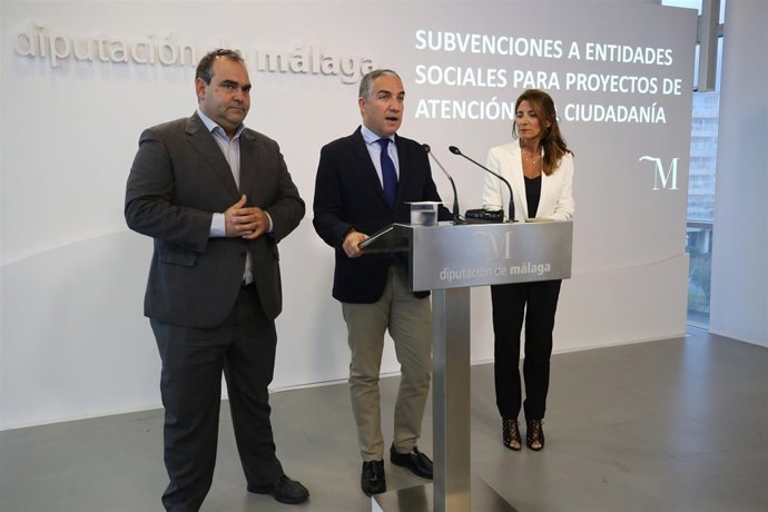El presidente de la Diputación, Elías Bendodo, en rueda de prensa 