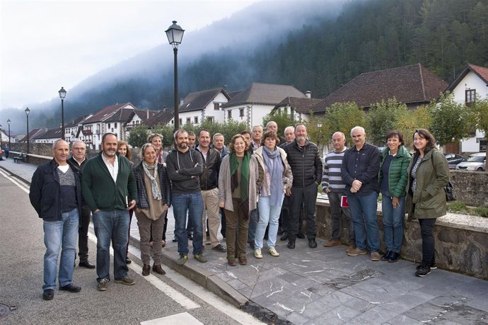 La consejera Isabel Elizalde, con ayuntamientos y entidades del Pirineo.