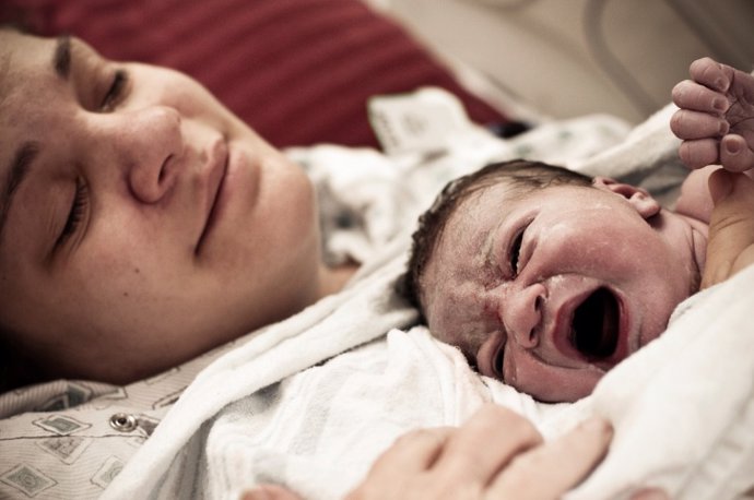 Parto, mujer en el hospital tras dar a luz