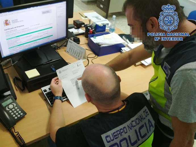 Investigadores que han desmantelado la trama de fraude a la Seguridad Social