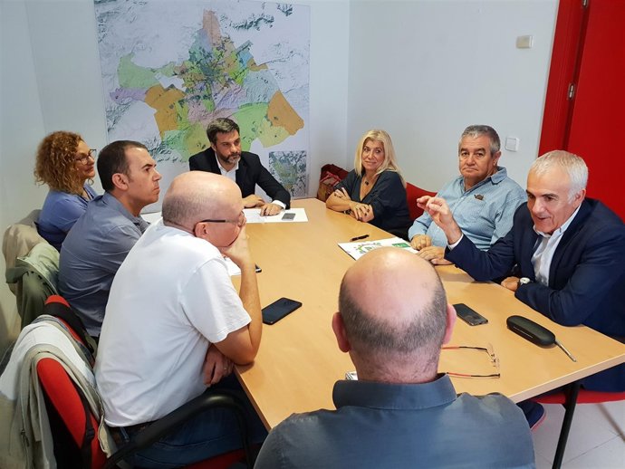 Reunión sindicatos y PSOE en sede socialista