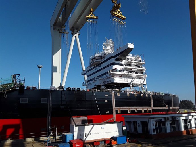 Montaje de un petrolero en Puerto Real