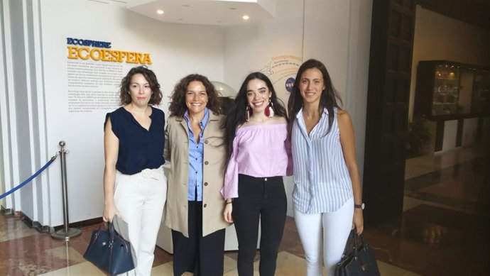 Lina Gálvez durante un encuentro con mujeres