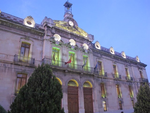 Iluminación en la Diputación con motivo del Día Mundial de la Salud Mental.