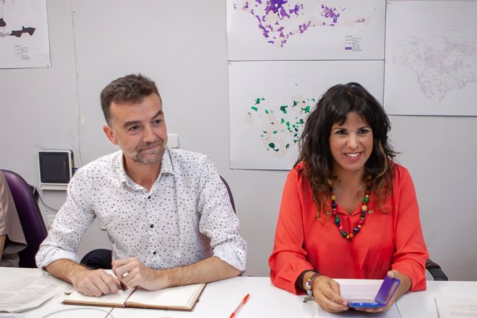Los líderes de IU y Podemos, Antonio Maíllo y Teresa Rodríguez