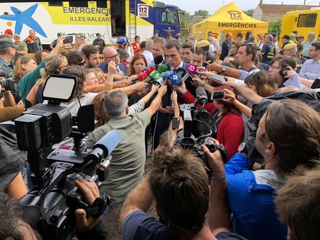 Pedro Sánchez atiende a los medios en Sant Llorenç
