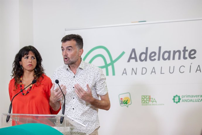 Los líderes de Podemos e IU, Teresa Rodríguez y Antonio Maíllo