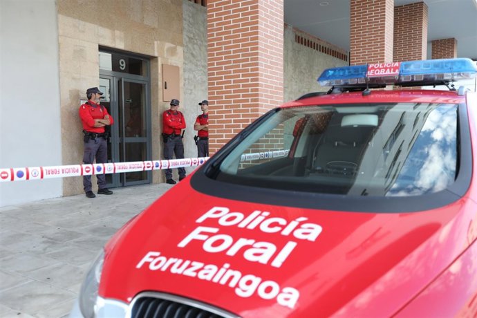 Policía Foral, en Orkoien, donde investiga la muerte de dos hombres.