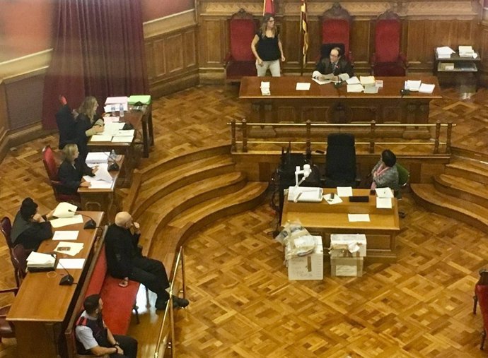 Juicio al acusado de asesinar a su mujer con 47 puñaladas