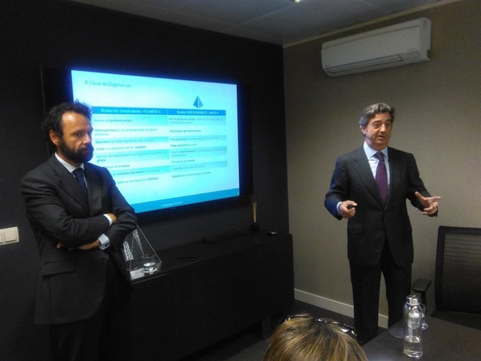 Hugo Aramburu (izda) y Rafael Gascó (dcha) en la presentación de Diaphanum