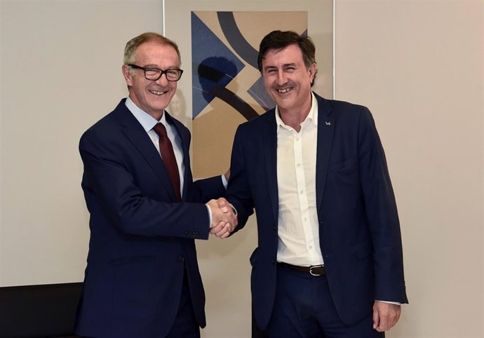 Ministro de Cultura con consejero de Cultura de Cantabria 