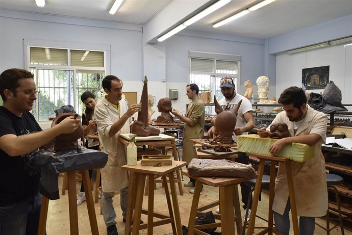 Alumnos de la Escuela de Arte de San Telmo