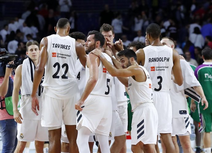 El Real Madrid de baloncesto hace piña tras un partido