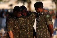 Los militares se convierten en un sector clave para decidir la pugna electoral entre Bolsonaro y Haddad