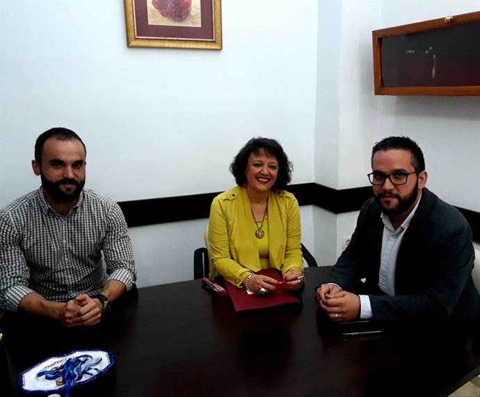 Valenzuela durante su visita a Santaella