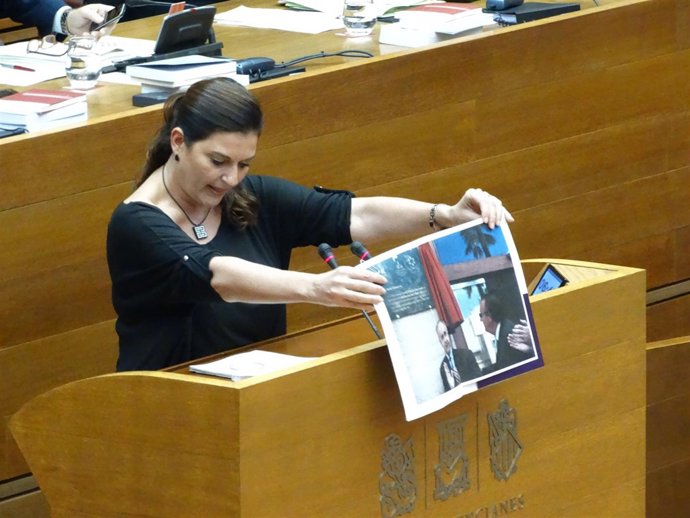 Fabiola Meco en la tribuna de oradores