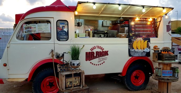 La caravana de comidas 'Locos por el food trucks' llega a Alcalá de Guadaíra