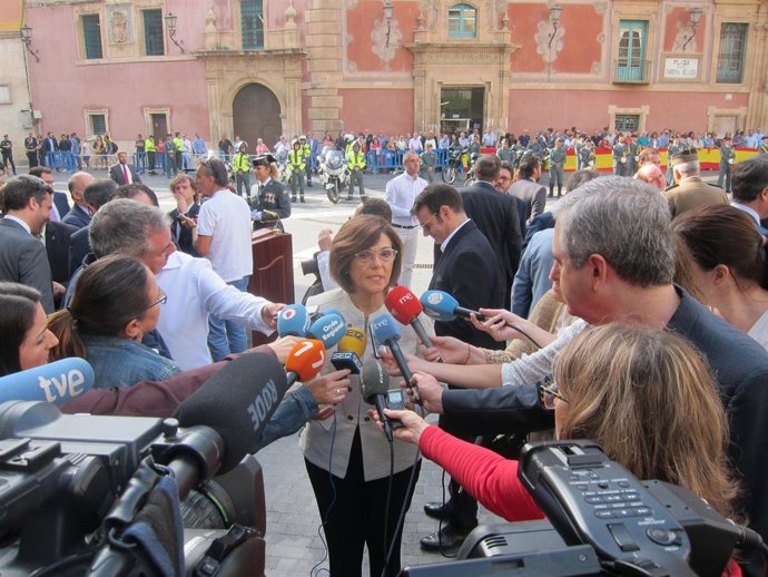 Rosa Peñalver atiende a los medios