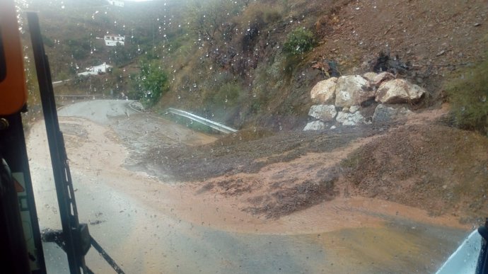 La Diputación de Málaga actúa en 18 carreteras afectadas por el temporal 