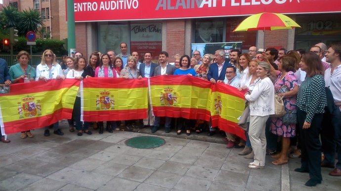 Acto del PP para promocionar la bandera de España