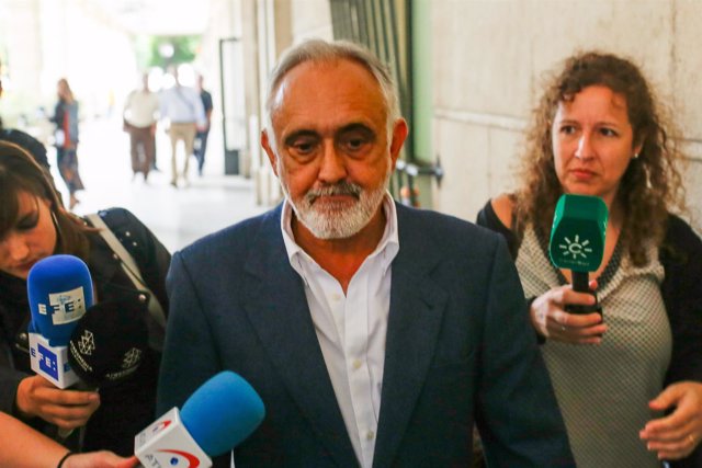 Fernando Villén, exdirector de la Faffe, tras declarar en los juzgados