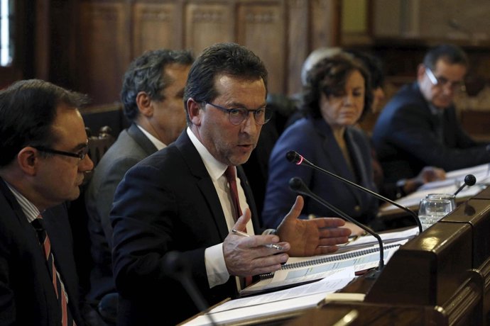 El consejero Genaro Alonso en la Junta General.