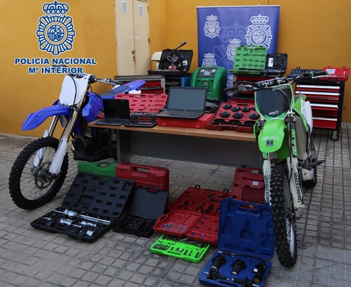 Herramientas y motocicletas recuperadas por la Policía