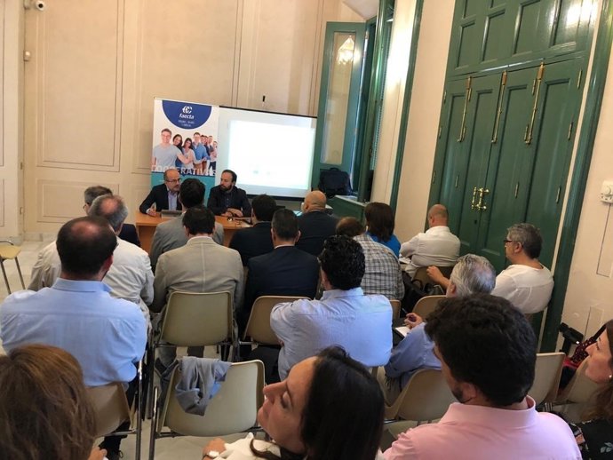 Jornada sobre cooperativismo en vivienda organizada por Faecta