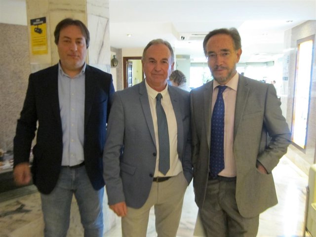 López con el Consejo andaluz de Aparejadores                       