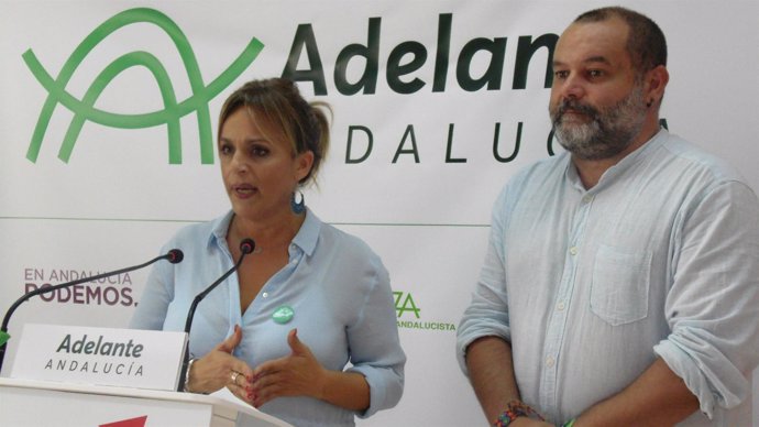 Los candidatos de Adelante Andalucía, María de Gracia González y Rafael Sánchez.