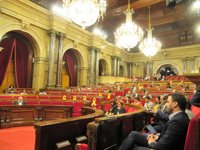 El Parlament reprueba al Rey y pide abolir la monarquía