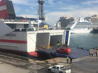 Desembarcan en Palma nuevos efectivos de la UME desplazados por mar desde Valencia