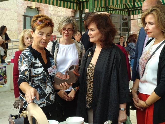 Carmen Calvo (centro) en Córdoba