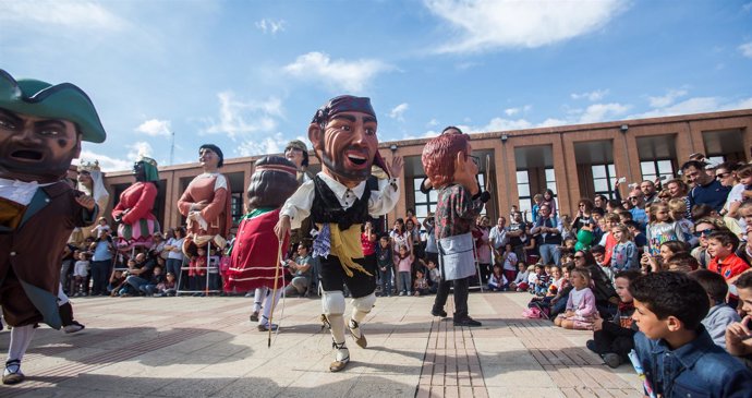 La Comparsa de Gigantes y Cabezudos ha estado en la Feria General 2018. 