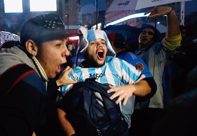 Fans de Messi se manifiestan para que no abandone la selección argentina
