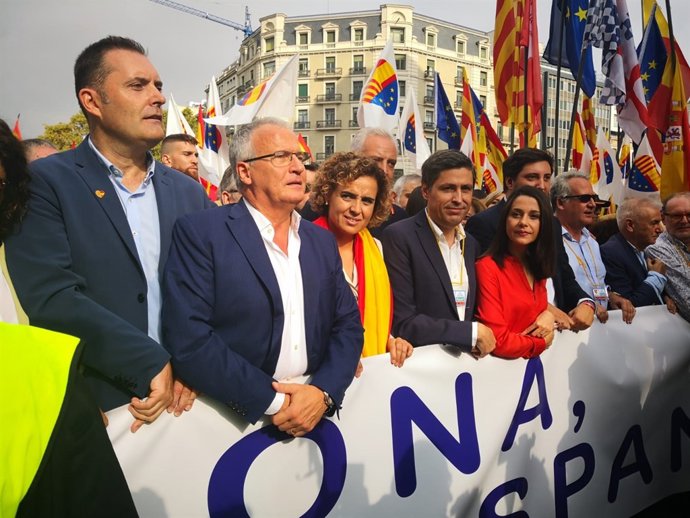 D.Montserrat,J.Rosiñol,I.Arrimadas en una manifestació per la Hispanitat