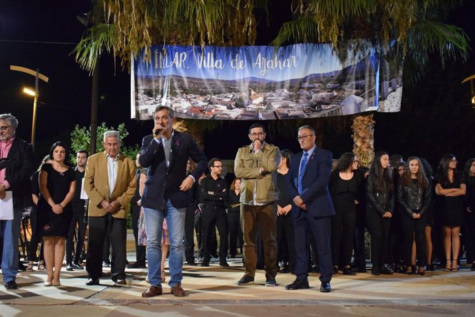 El diputado Ángel Escobar, durante el transcurso del certamen musical.