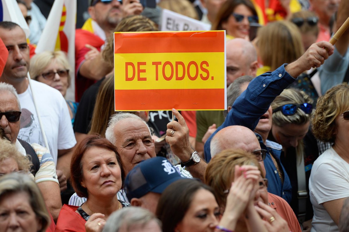 La marcha en Barcelona en el Día de la Hispanidad, en imágenes