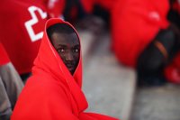 Ascienden a 271 las personas rescatadas este viernes de cinco pateras, dos de ellas naufragadas, en el mar de Alborán