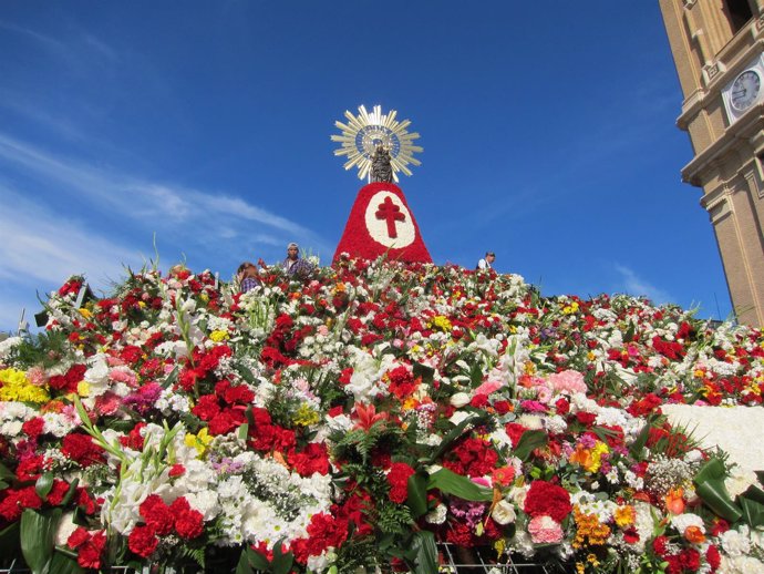                                Manto Floral De La Virgen Del Pilar, En Zaragoza