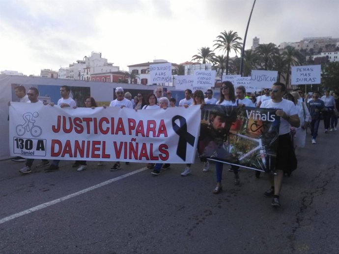 Manifestación por Daniel Viñals en Ibiza