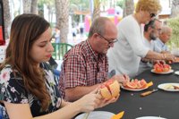 ¿Sabes pelar una granada mollar? Un concurso en Elche busca "desmitificar" lo difícil que es hacerlo