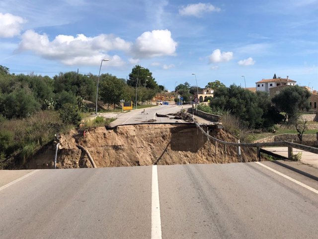 Carretera afectada por las inundaciones de Sant Llorenç