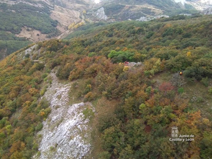 León.- Rescate de un cazador en Puebla de Lillo
